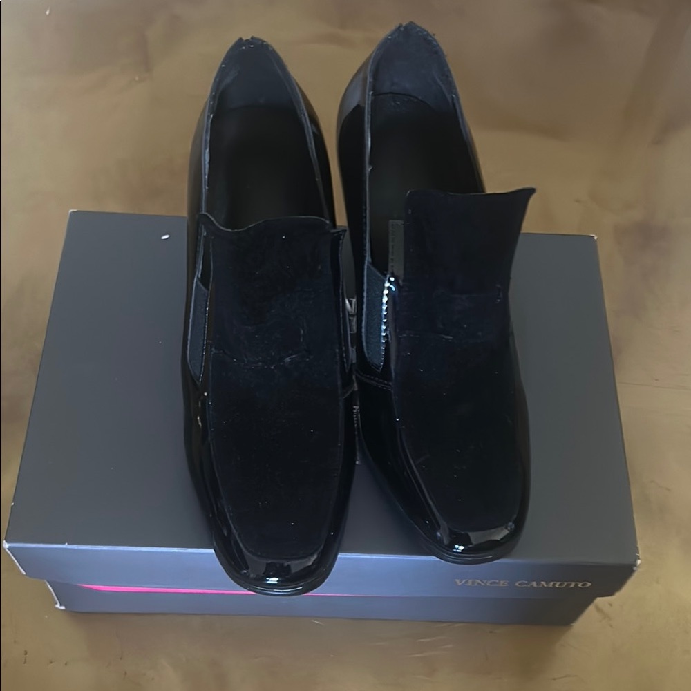Vince Camuto Glossy Black Heels. Super classy size 37. Heel 3 inches.